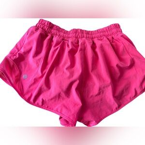 Lululemon Hotty Hot Low-Rise Lined Short 2.5" Lip Gloss size 6 Workout  Gym Run